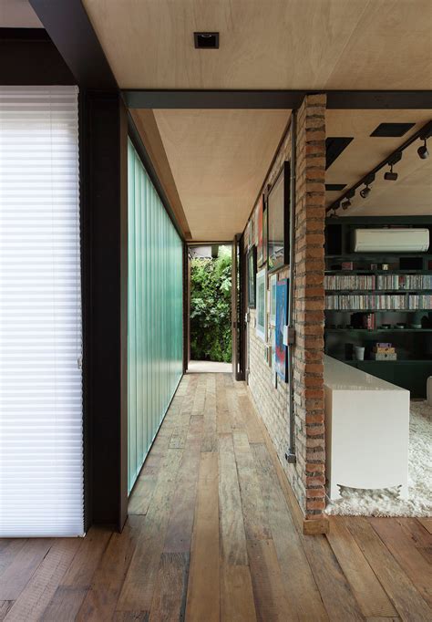 São Paulo's Pacaembu Residence Reused Old Materials for the New House