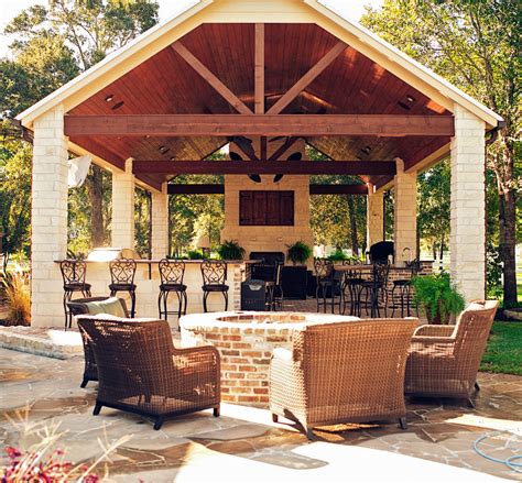 Southbound bbq was designed with a long, inviting bar, communal tables and a layout that encourages interaction and mingling. kitchenBetterDecoratingBible
