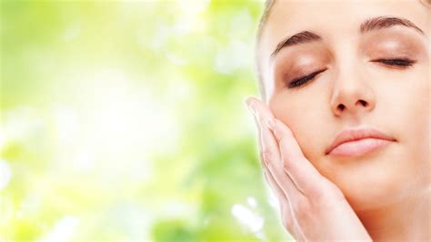 7 Simple Ways To Get Natural Glowing Skin