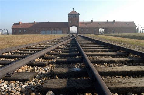 Osadzeni W Więzieniach Poznają Historię Auschwitz Dziejepl