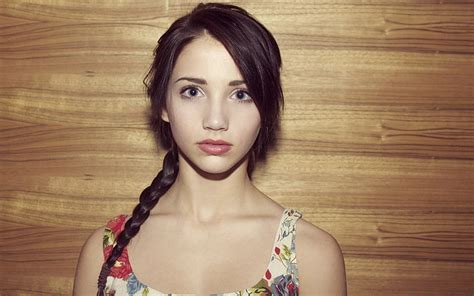 amateurs brunettes emily faces rudd teen women hd wallpaper wallpaperbetter