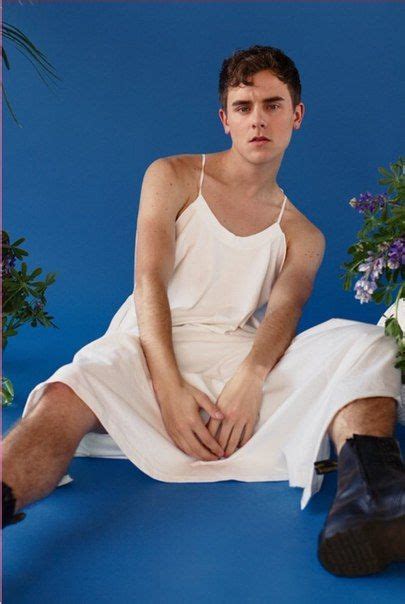 Pin By 𝚝𝚎𝚛𝚛𝚢 𝚋𝚎𝚗𝚓𝚊𝚖𝚒𝚗 On Men In Skirts And Dresses Genderless