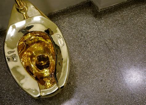 In june could feature a new star attraction — a giant robot version of the u.s the robot depicts trump with his trousers down, on the toilet and tweeting. A golden idea? Museum offered 18-karat toilet to Trump | ABS-CBN News
