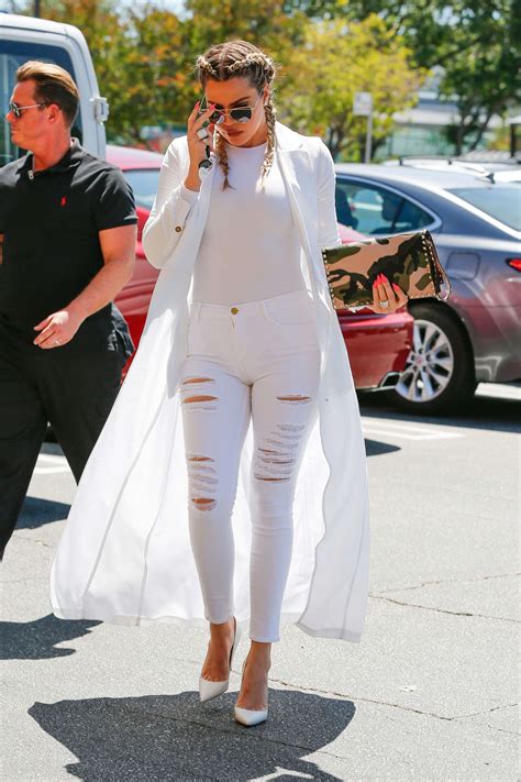 Khloe Kardashian In Ripped Jeans 24 Gotceleb