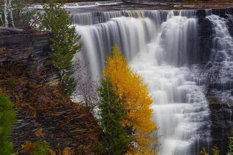 7 Of The Most Beautiful Fall Destinations In Ontario