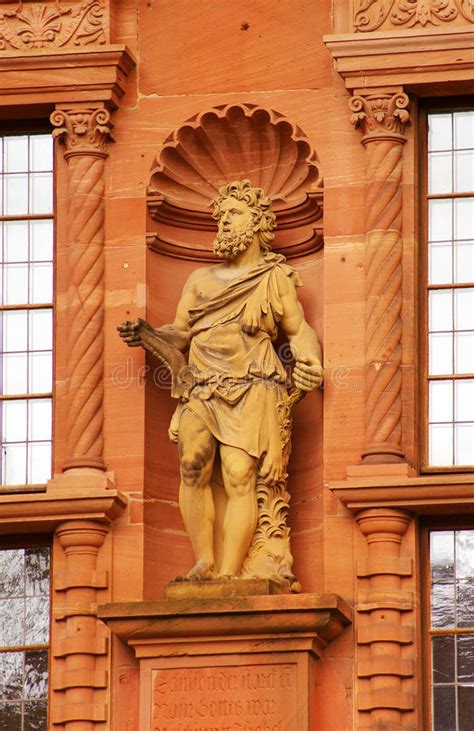 Estátua Em Marktplatz Heidelberg De Hercules Foto De Stock Imagem De