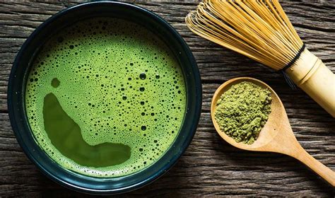 Matcha is finely ground powder of specially grown and processed green tea leaves, traditionally consumed in east asia. Matcha Tee Wirkung, Zubereitung & 7 gesundheitliche Vorteile