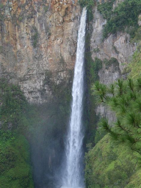 A 0.0 km de sipiso piso waterfall. Sipiso-piso waterfall | Waterfall located in Tongging ...