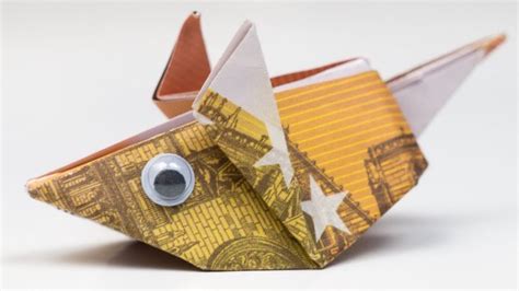 Den fertig gefaltenen schmetterling können sie dann z.b. Geldgeschenk Idee Maus Falten Origami Anleitung Youtube ...