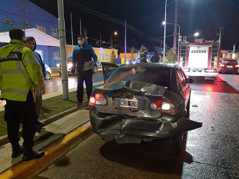 Frenó En Un “lomo De Burro” Y Lo Chocó Desde Atrás Una Camioneta Que Se Escapó Actualidad Tdf