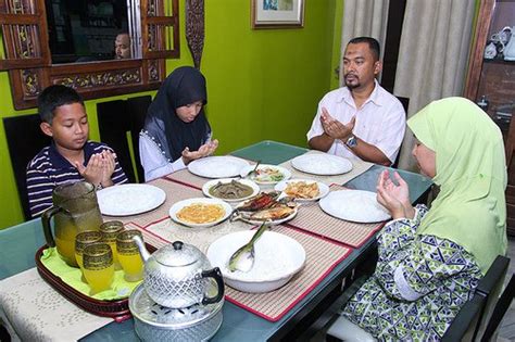 Pentingnya Makan Bersama Keluarga Di Meja Makan Discover