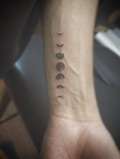 15 Tatuajes De La Luna Que Querrás Tener Y Su Significado 11 Tatuaje