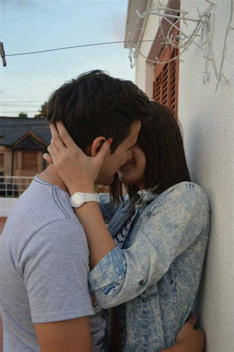 Kissing Couple Love Pinterest Floor Instagram Flxxr Fotos De Parejas Besandose Fotos