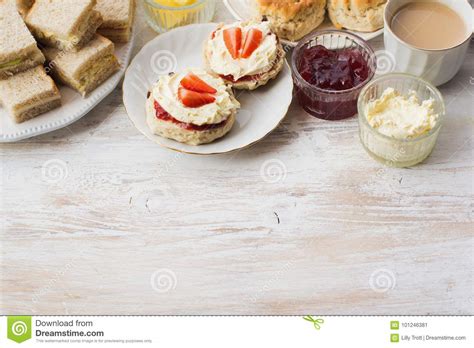 Traditionelle Englische Nachmittagstees, Scones Stockbild - Bild von ...