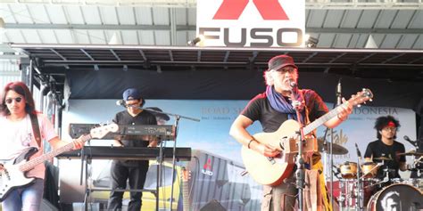 Konser Sumatera Iwan Fals Nikmati Perjalanan Darat