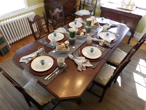 May 6, 2020 paul clark leave a comment. Winter dining room tablescape with grey napkins | Dining ...