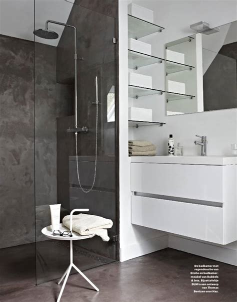 The bathroom chooses the dark shade of grey that appears from the bathroom wall and the bathroom tub. 25 Gray And White Small Bathroom Ideas