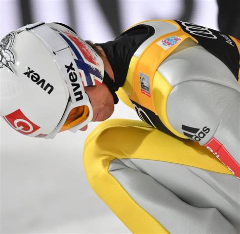 Der norweger stürzt beim skifliegen in planica. Vierschanzentournee: Kamil Stoch springt mit Schmerzen zum Sieg - WELT
