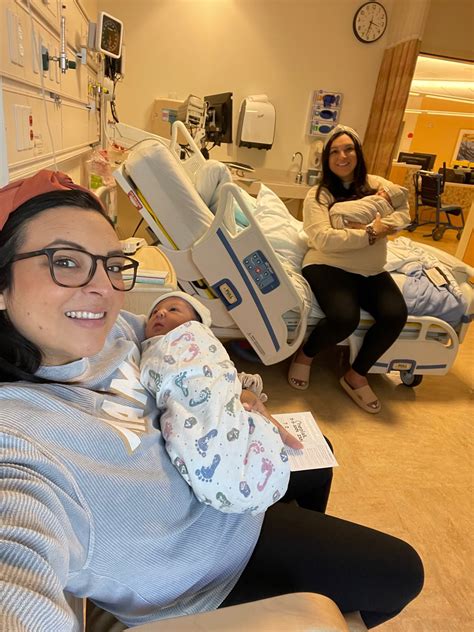 Identical Twins Give Birth On Same Day Just Hours Apart What Are The Odds Todby