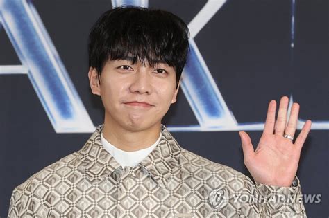 Singer Actor Lee Seung Gi Actress Lee Da In Getting Married The Korea Times