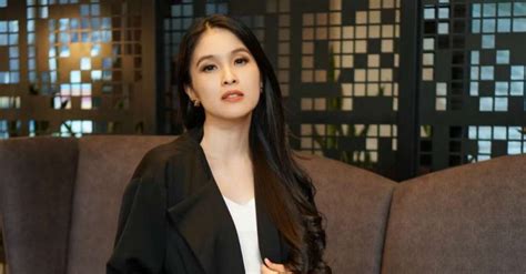 Semua orang pastinya ingin mendapatkan nasib yang baik. Cara Sandra Dewi Habiskan Waktu Bersama Anak Saat 'Social ...