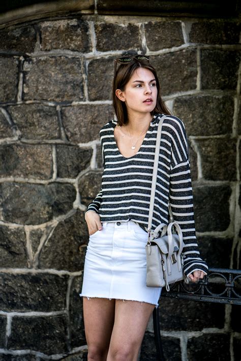 How To Wear A White Denim Skirt Summer Outfit