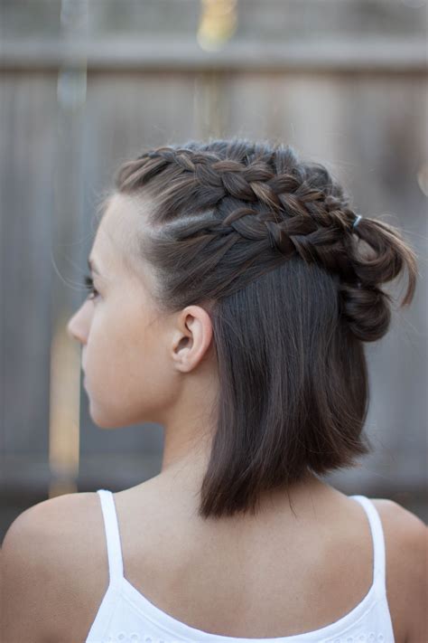 These are unique black braided hairstyles for short hair that come with curls at the top. 5 Braids for Short Hair | Cute Girls Hairstyles