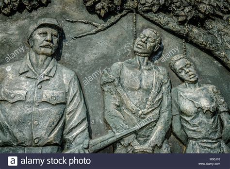 Frankreich und ruanda streiten über völkermord. Ein Detail aus einem Windhoek Denkmal zur Erinnerung an ...