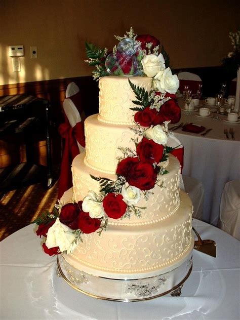 Fall wedding roses · buttercream wedding cake designs · pictures of black and white . Ivory Wedding Cake with Red Roses, instead of white roses ...