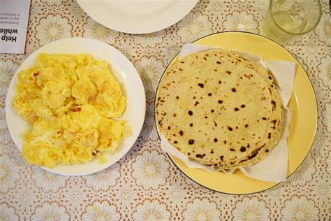 인도사람에게 직접 배우는 인도 난 만들기 재료 버터 · 소금 · 밀가루 · 뜨거운물 호주와서 처음으로 맛보 요리 베이커리 난