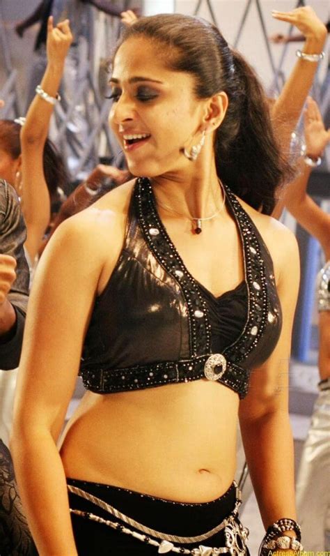 Hot anushka shetty navel,boobs and thighs hot slow motion edit. Anushka Shetty Hot and Spicy Latest Thighs and navel Show ...