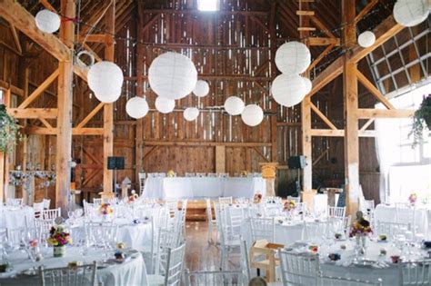 10 Barn Wedding Decor Ideas