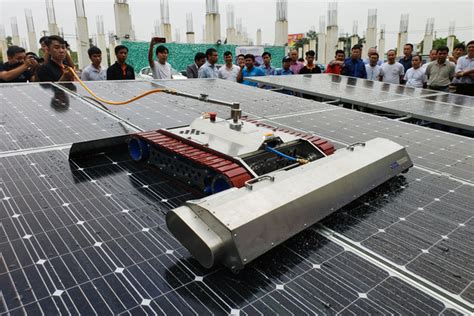 Vietnam Firm Introduces Solar Panel Cleaning Robot Tuoi Tre News