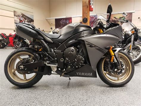 Yamaha yzf r1m is a sports bike it is available in only one variant and 2 colours. 2014 Yamaha R1 Crossplane | AK Motors