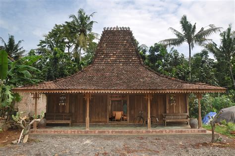 Joglo menurut kamus besar bahasa indonesia (kbbi) adalah gaya bangunan untuk tempat tinggal khas jawa yang atapnya menyerupai trapesium. foto rumah joglo jawa ~ Rumah Joglo.net