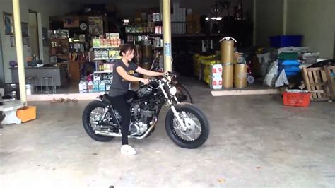 Girl Started Sr400 Bobber Style ช่างโรจน์ 08 Youtube