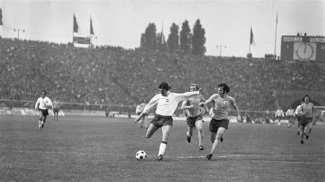 Gwarantujemy najniższe ceny, ponieważ nie doliczamy prowizji, którą musieliby pokryć klienci. Mecz Polska 2:0 Anglia w Bibliotece Piłkarstwa Polskiego