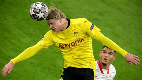 Borussia dortmund striker erling haaland angered sevilla players by taunting goalkeeper bono after scoring from the penalty spot during their champions league tie. Haaland destroza al Sevilla y el Dortmund pasa