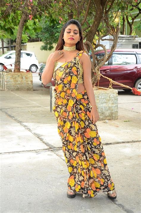 priyanka augustin hot saree photos at national silk expo 2018 launch hollywood tollywood
