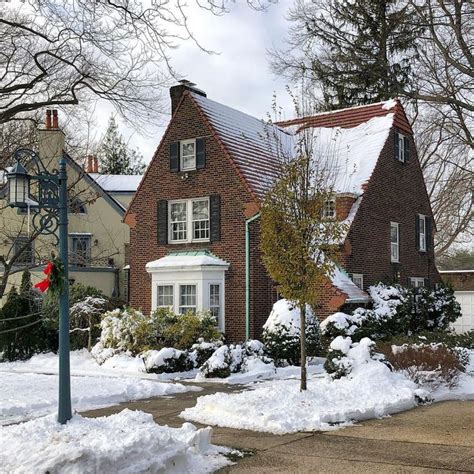 Forest Hills Gardenss Instagram Post The Houses And Street Lamps Are