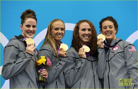U S Women S Swimming Team Wins Gold In 4x200m Relay Photo 2695451 Photos Just Jared