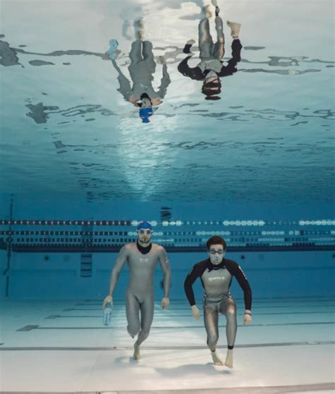 Underwater Men Underwater Bulging In Tight Wetsuits