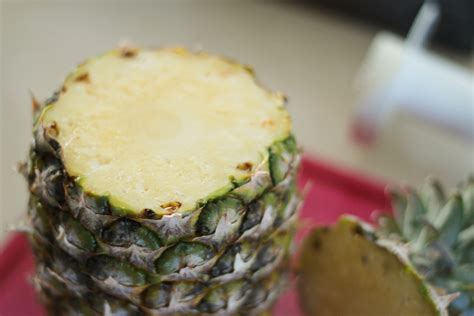 How To Cut A Pineapple And Choose And Grow It The Primal Desire