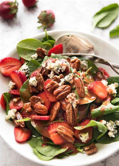 The best strawberry salad recipe! Strawberry Spinach Salad with Strawberry Balsamic Dressing ...