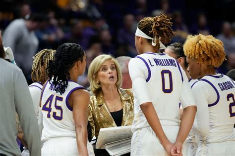 Lsu Women S Basketball Coach Kim Mulkey On Playing No South Carolina Dawn Staley Yahoo Sports
