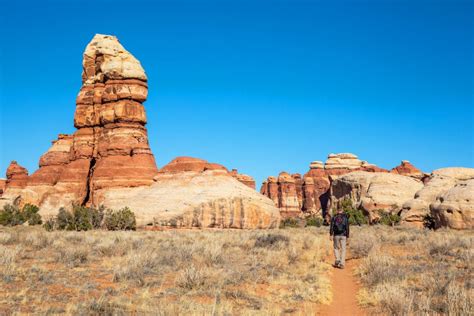 How To Hike The Chesler Park Loop Trail In The Needles Canyonlands