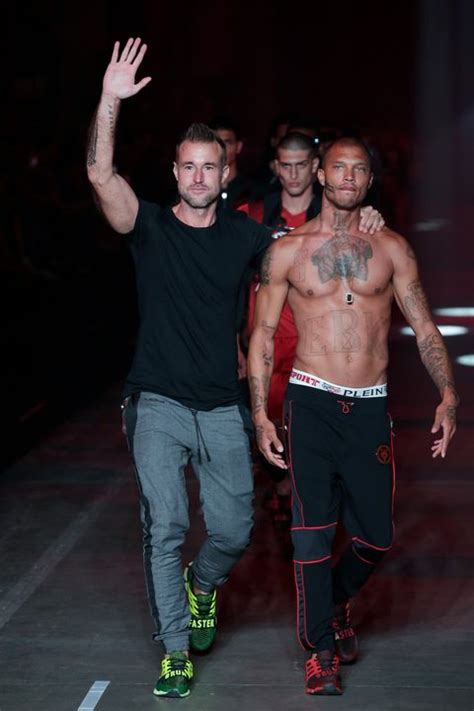 Hot Felon Jeremy Meeks And His Shirtless Body Are On The Runway Again