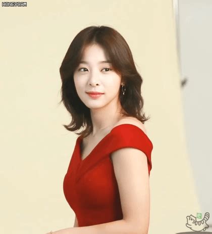 조영남은 8일 서울 청담동 피카프로젝트에서 열린 자신의 개인전 기념 기자간담회에서 앞으로 더 열심히 그림을 그릴 것이라고 포부를 밝히며 이렇게 말했다. 광고 촬영하는 설인아 > 걸그룹 연예인 | 짤티비 - 꿀베, 연예인 ...