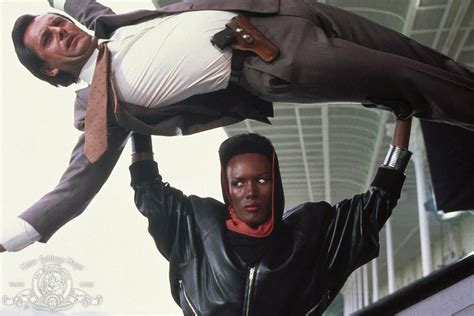 Die performerin grace jones wird siebzig und sucht im fach selbstdarstellung bis heute ihresgleichen. May Day (Grace Jones) - Club James Bond France