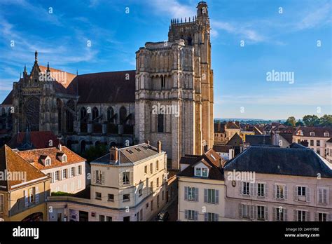 Cathedral Saint Etienne Sens Yonne Hi Res Stock Photography And Images